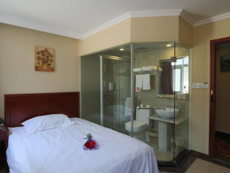 Greentree Inn Shanghai Pudong Airport Huaxia East Road Railway Station Shell Hotel Экстерьер фото