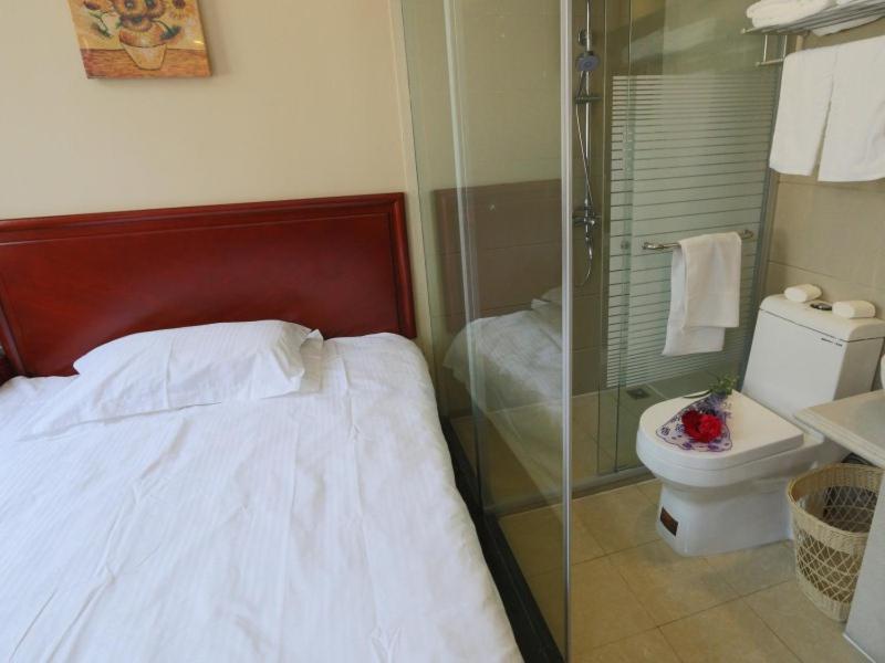 Greentree Inn Shanghai Pudong Airport Huaxia East Road Railway Station Shell Hotel Экстерьер фото