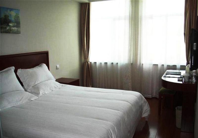 Greentree Inn Shanghai Pudong Airport Huaxia East Road Railway Station Shell Hotel Экстерьер фото